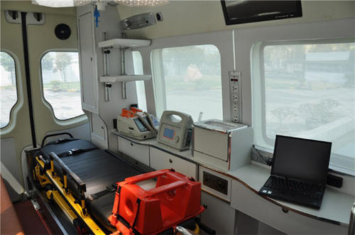 五华县救护车内部